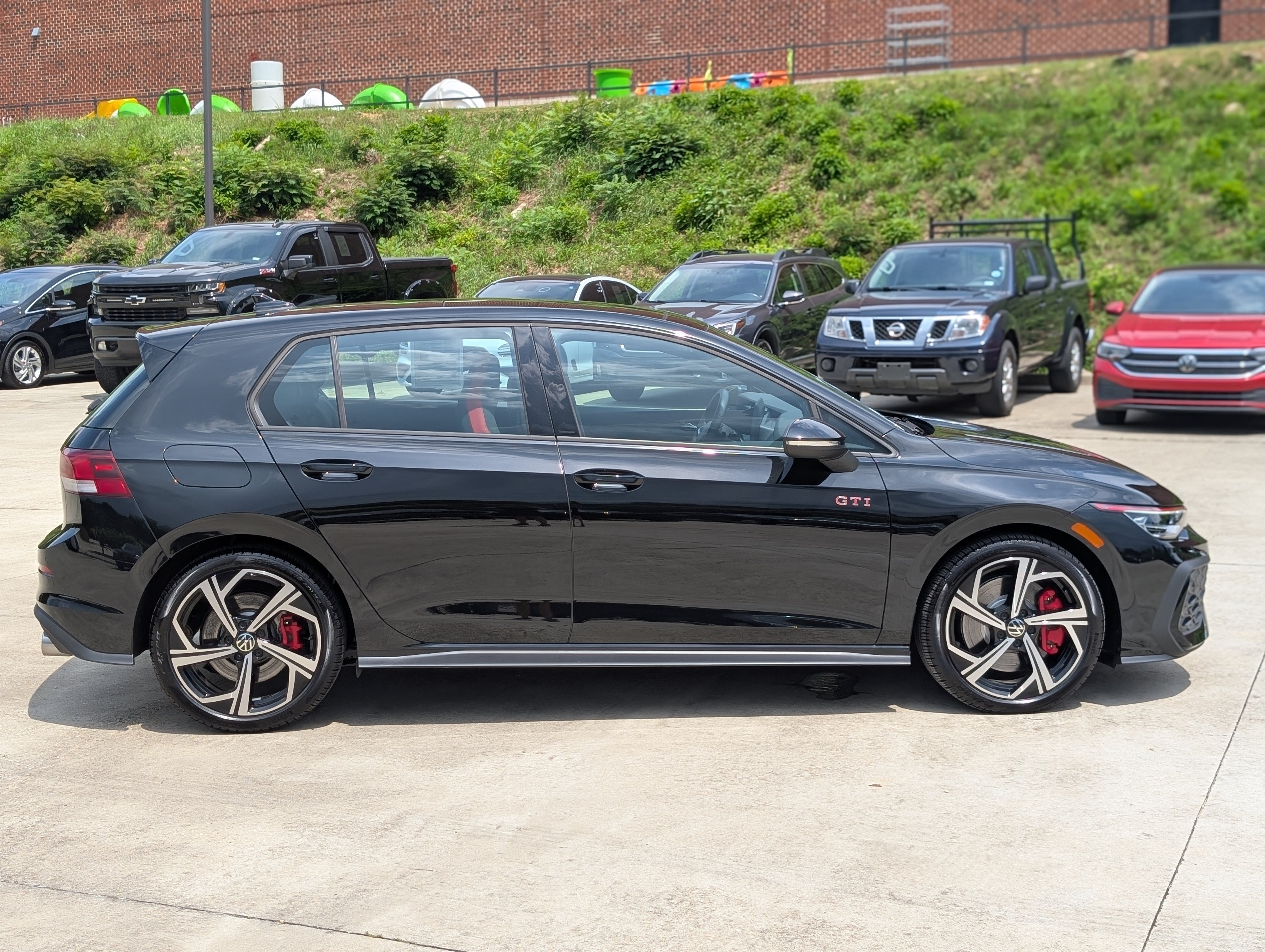 Used 2026 Volkswagen GTI SE FWD image 10