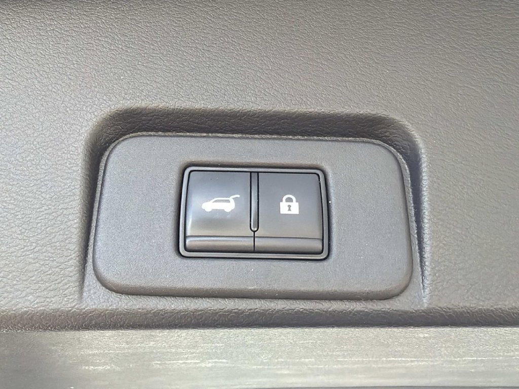 Used 2024 Nissan Rogue SV AWD/4WD image 15