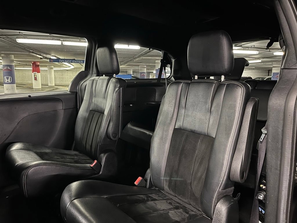 Used 2017 Dodge Grand Caravan SXT w/ Driver Convenience Group FWD image 18