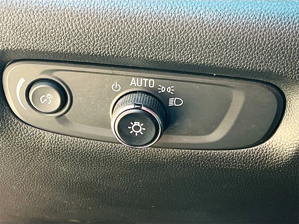 Used 2023 Chevrolet Traverse RS image 10