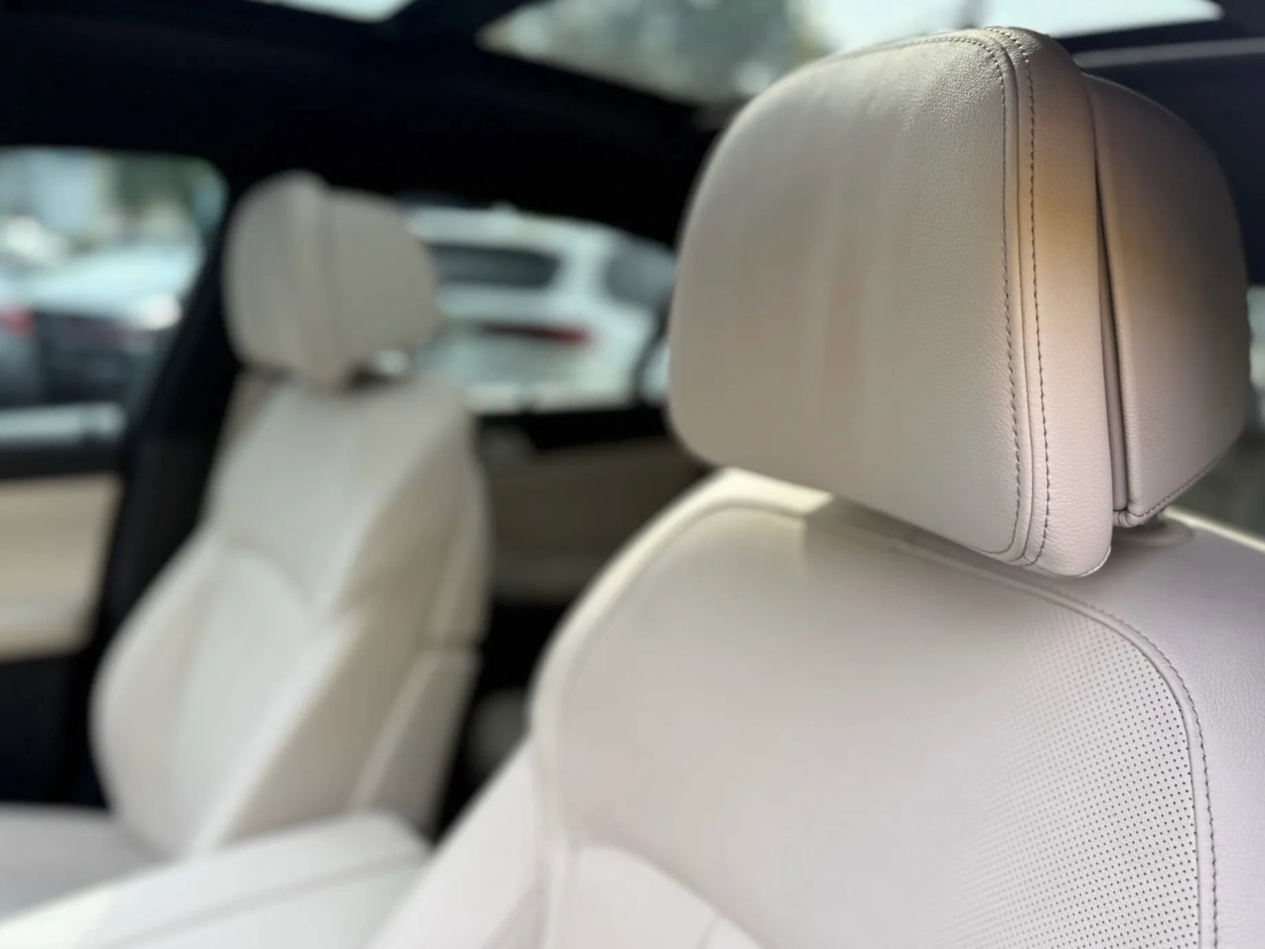 Used 2021 BMW X6 M50i w/ Executive Package image 8