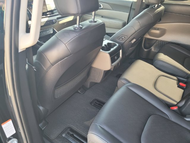 Used 2026 Kia Carnival EX FWD image 12