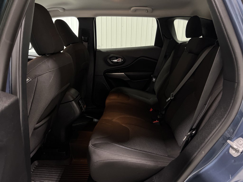 Used 2021 Jeep Cherokee Latitude w/ Mopar Interior Package image 23