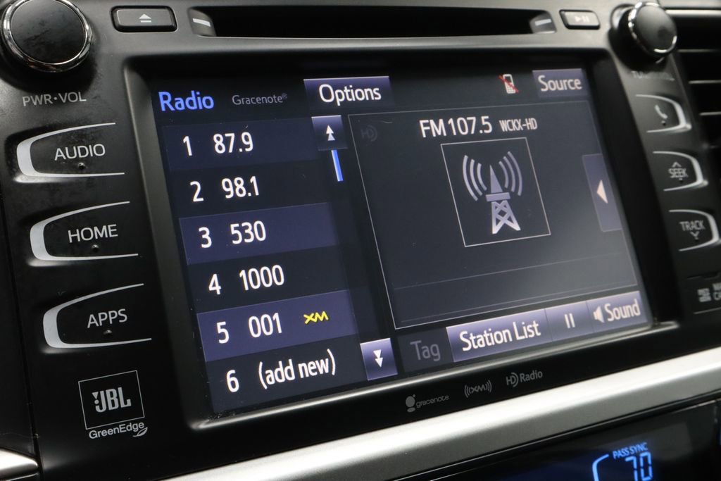 Used 2019 Toyota Highlander Limited AWD/4WD image 2