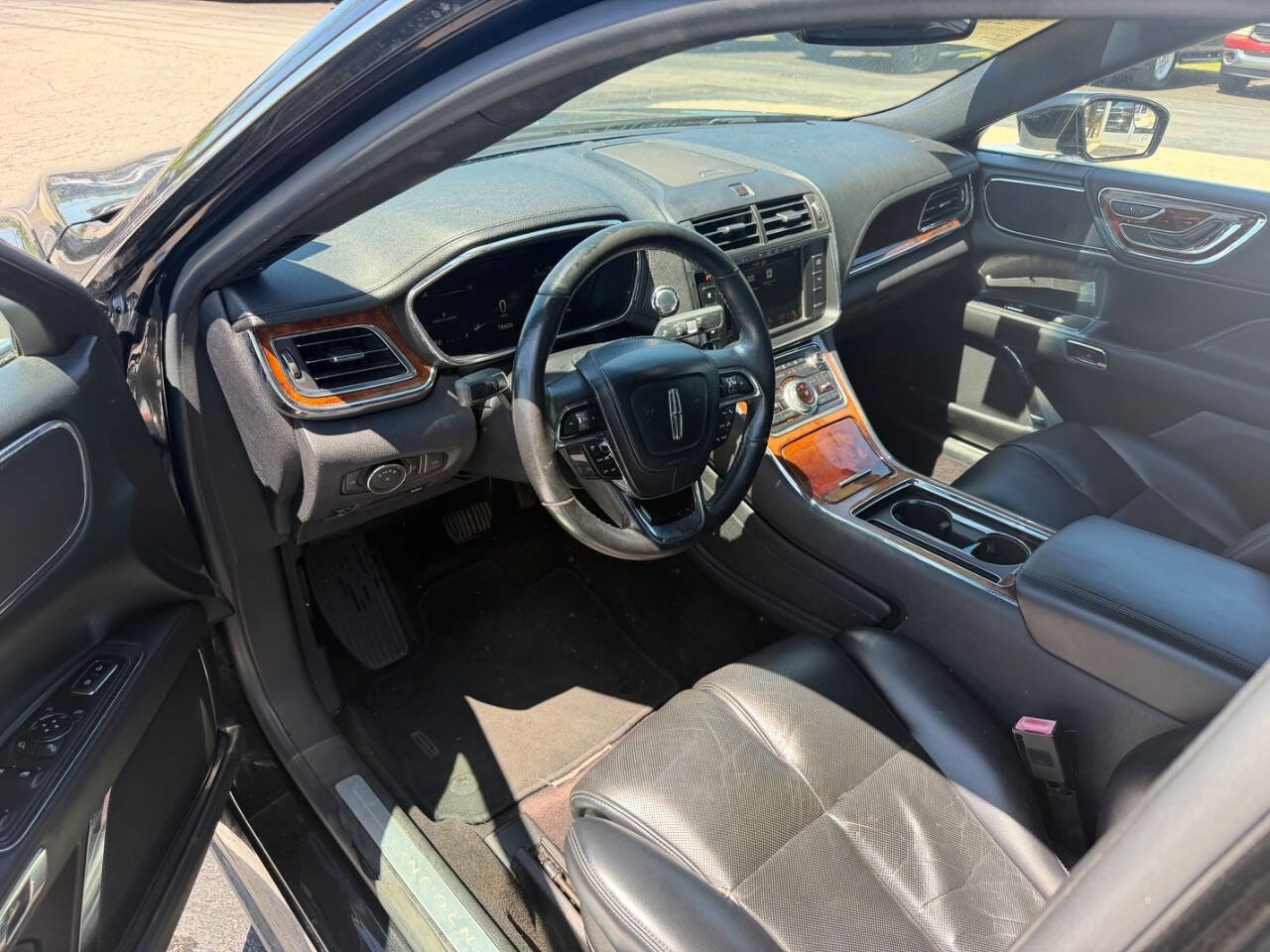 Used 2017 Lincoln Continental w/ Equipment Group 500A FWD image 9