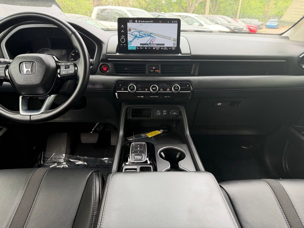 Certified 2025 Honda Pilot Touring image 14