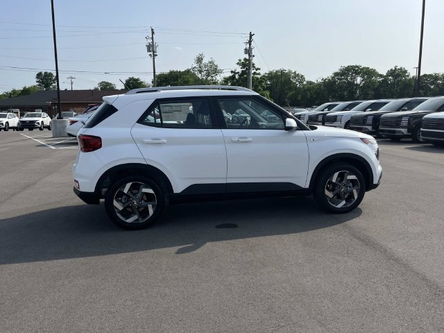 New 2026 Hyundai Venue SEL FWD image 4