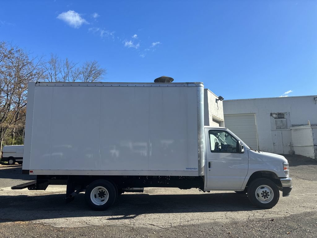 New 2024 Ford E-450 and Econoline 450 Super Duty w/ Power Windows & Locks Group RWD image 4