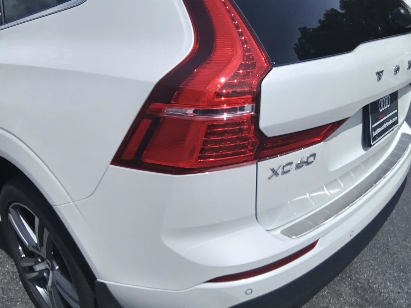 Used 2021 Volvo XC60 T5 Momentum w/ Protection Package Premier image 10
