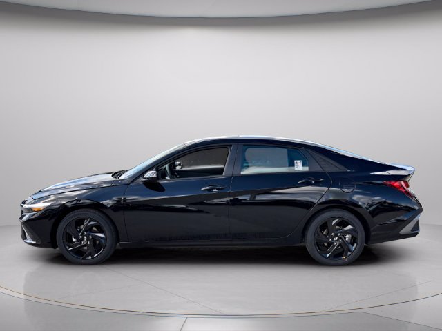 New 2026 Hyundai Elantra SEL Sport FWD image 2
