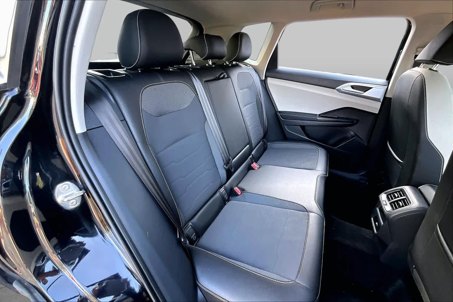 Used 2025 Volkswagen Taos SE AWD/4WD image 19