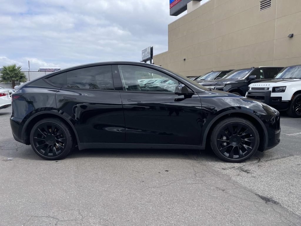 Used 2024 Tesla Model Y Long Range AWD/4WD image 2