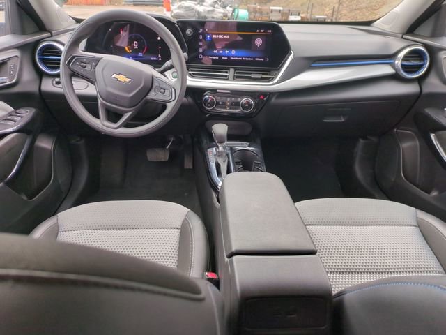 Used 2025 Chevrolet Trax LT FWD image 19