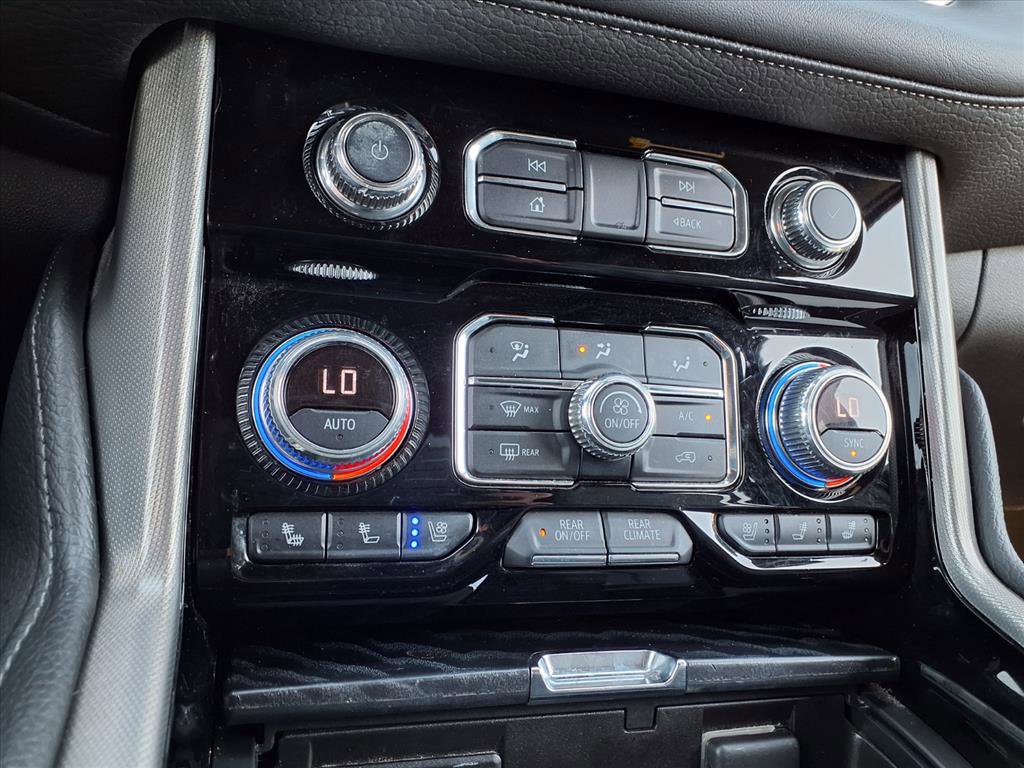Used 2022 GMC Yukon XL Denali w/ Denali Premium Package image 9