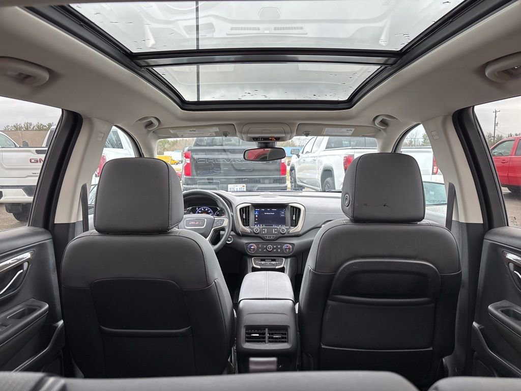 Used 2023 GMC Terrain Denali w/ Denali Premium Package image 18