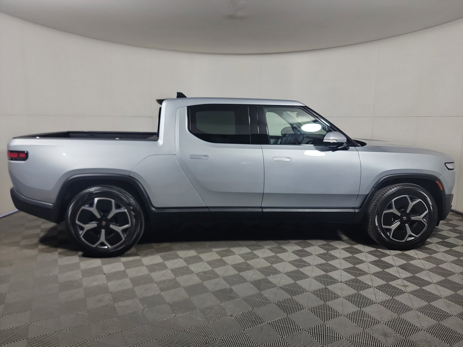 Used 2024 Rivian R1T Adventure AWD/4WD image 6