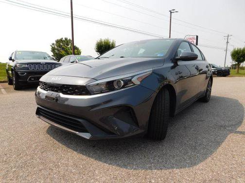 Used 2023 Kia Forte LXS w/ LXS Technology Package FWD image 4