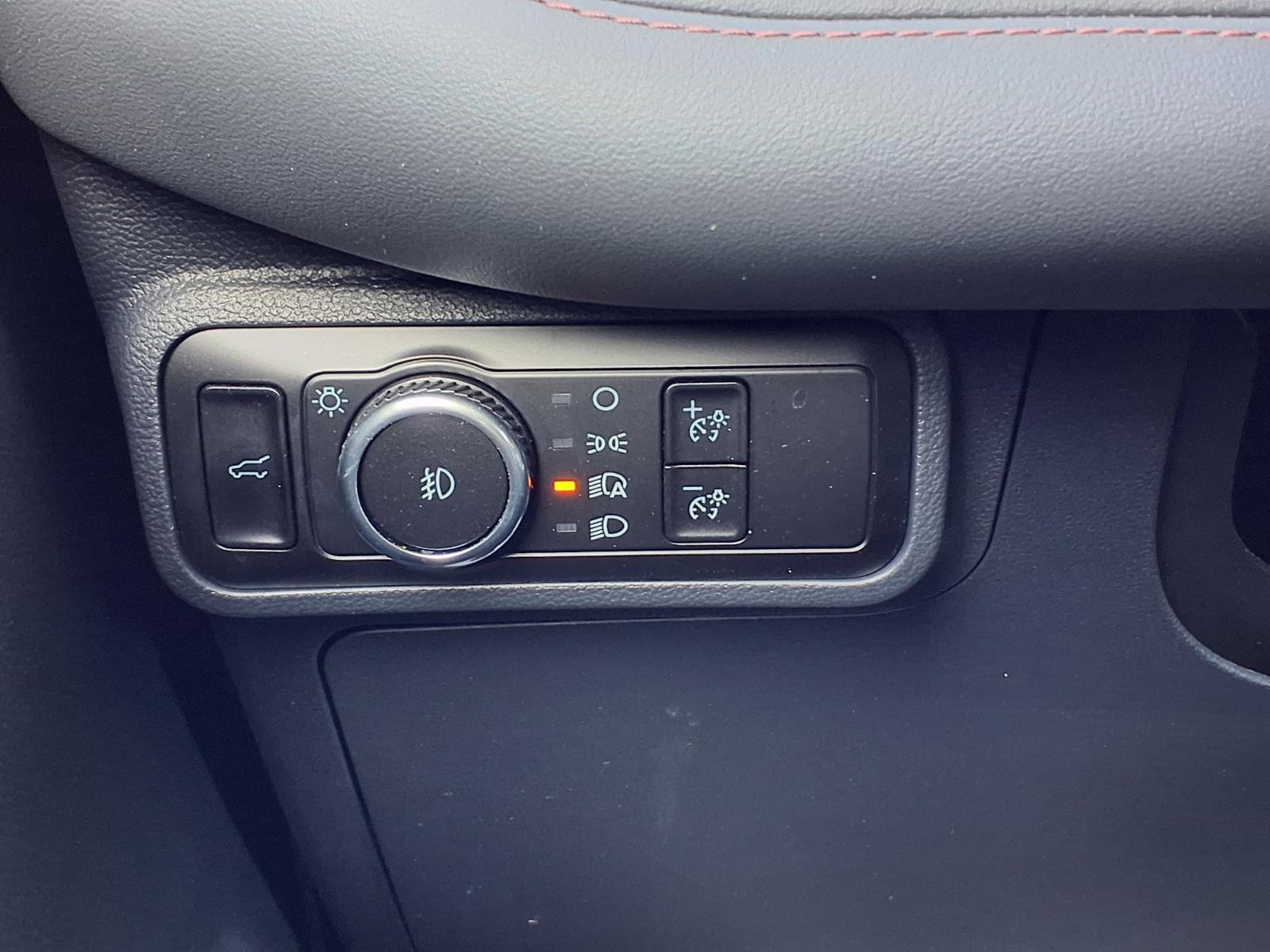 Used 2025 Ford Explorer Active w/ Active Comfort Package image 19