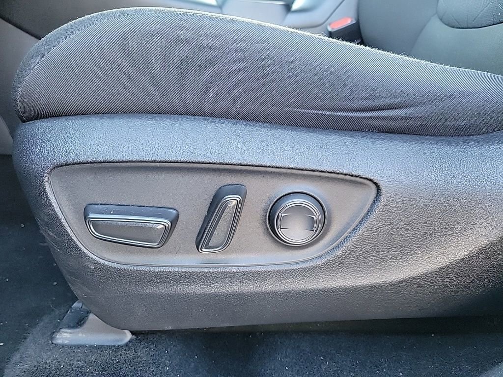 Used 2023 Toyota RAV4 XLE image 12