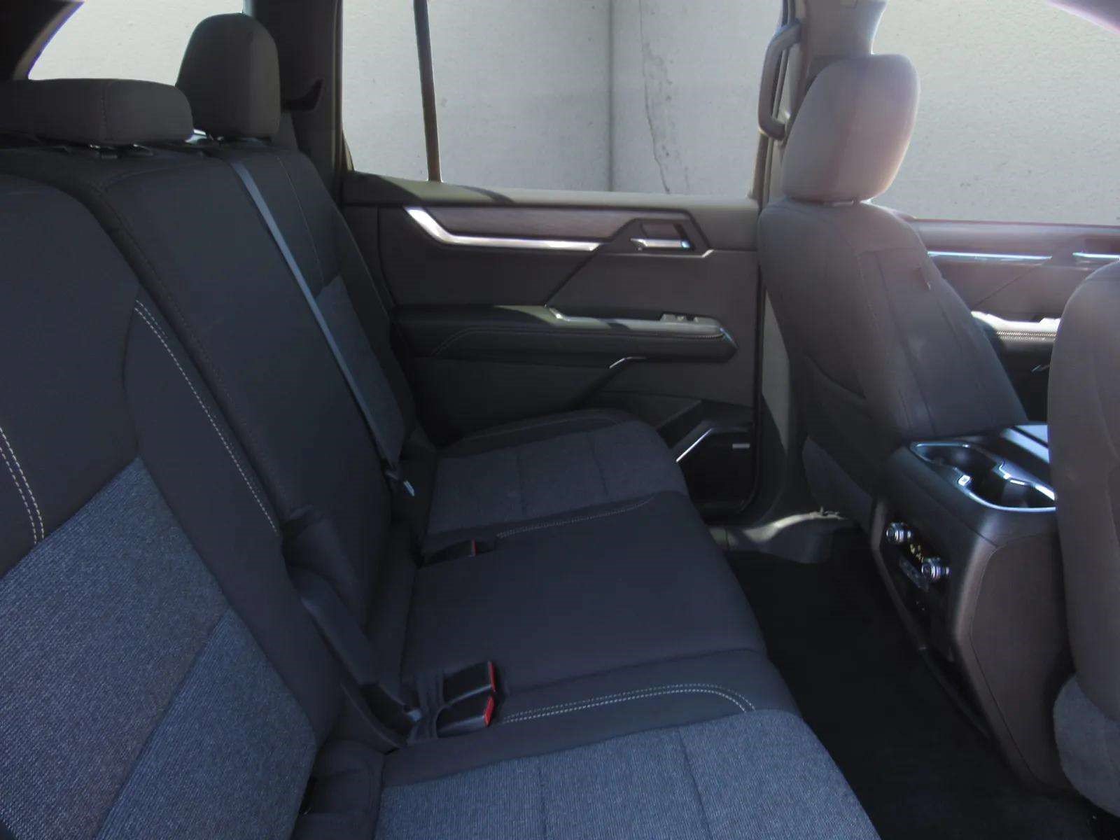 Used 2026 GMC Acadia Elevation FWD image 11