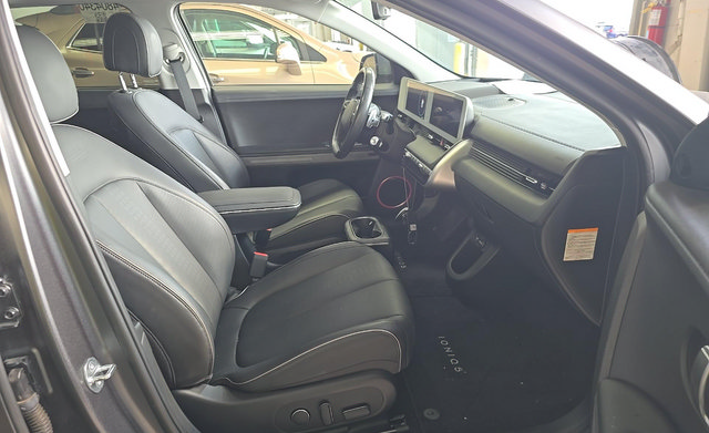 Used 2023 Hyundai Ioniq 5 Limited AWD/4WD image 6