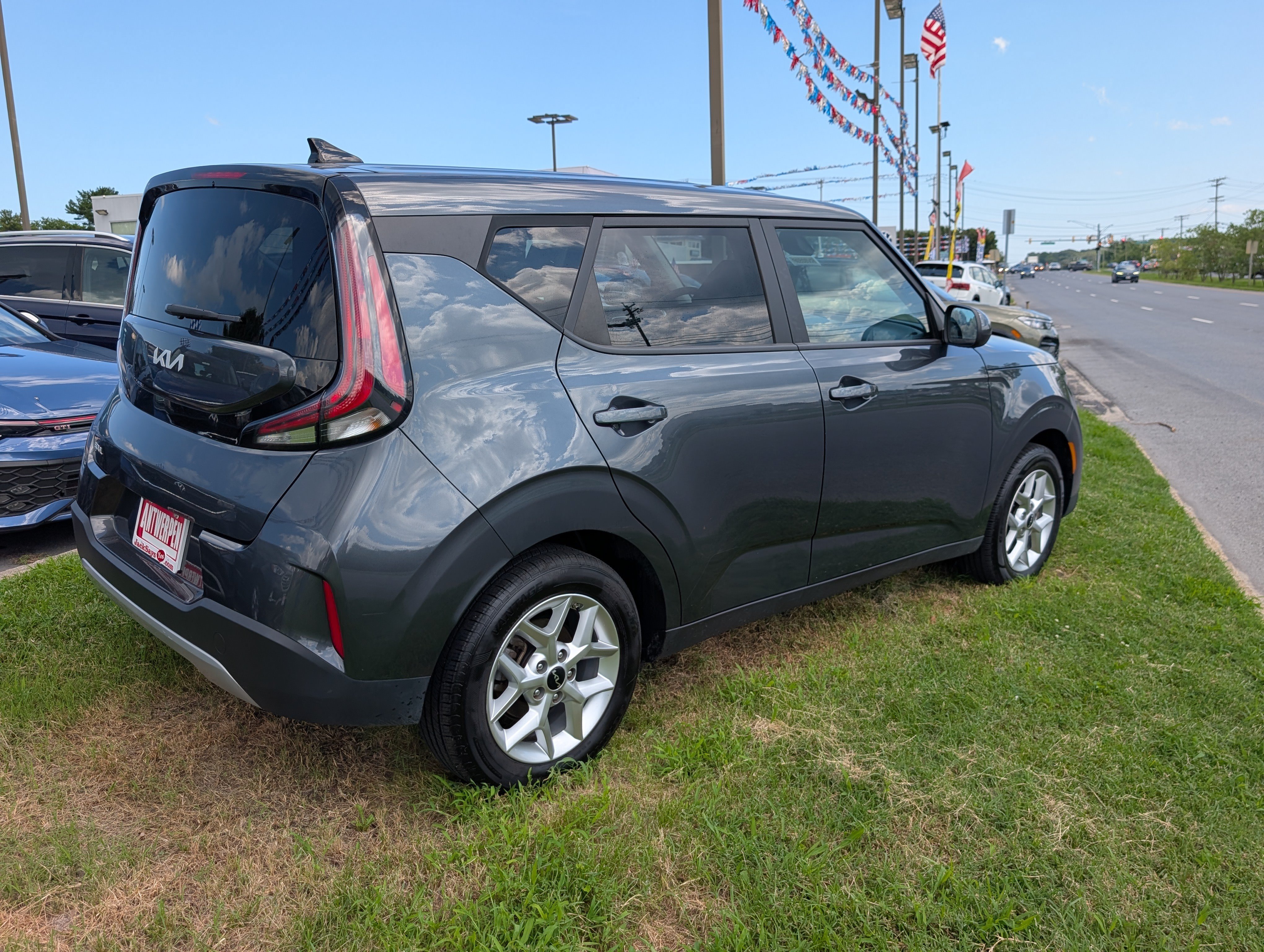 Used 2024 Kia Soul LX w/ Option Group 015 FWD image 3