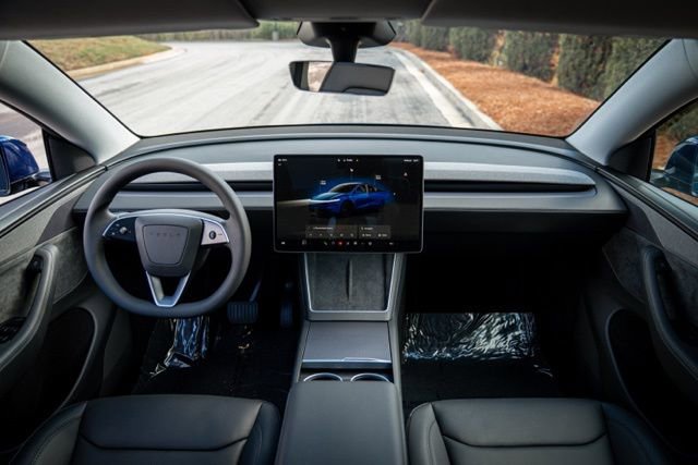 Used 2026 Tesla Model Y Long Range image 24