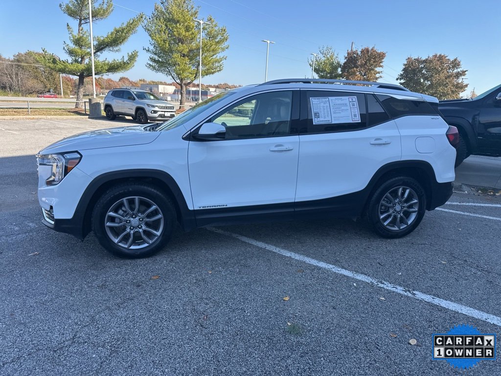 Used 2024 GMC Terrain SLT image 16