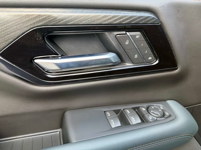 Used 2025 GMC Yukon AT4 w/ AT4 Premium Plus Package AWD/4WD image 18