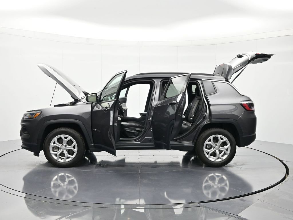 Used 2024 Jeep Compass Latitude AWD/4WD image 45