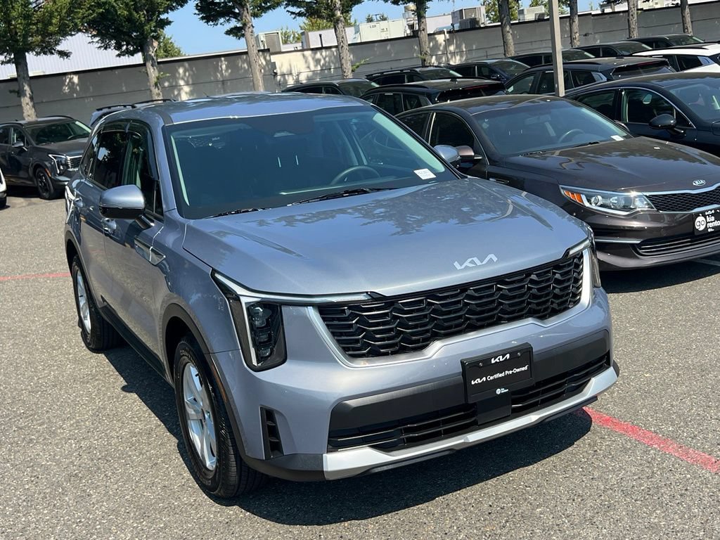 Certified 2025 Kia Sorento LX FWD image 7
