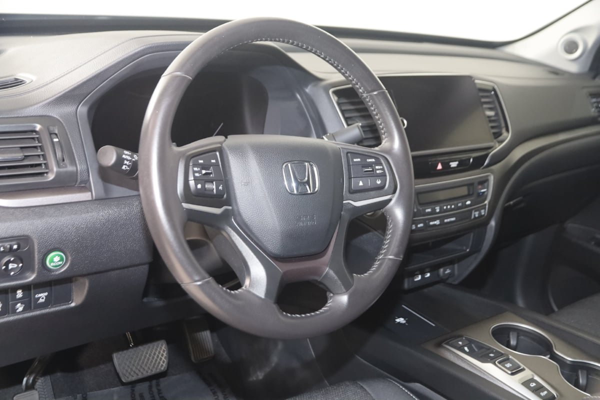 Used 2025 Honda Ridgeline Sport image 6