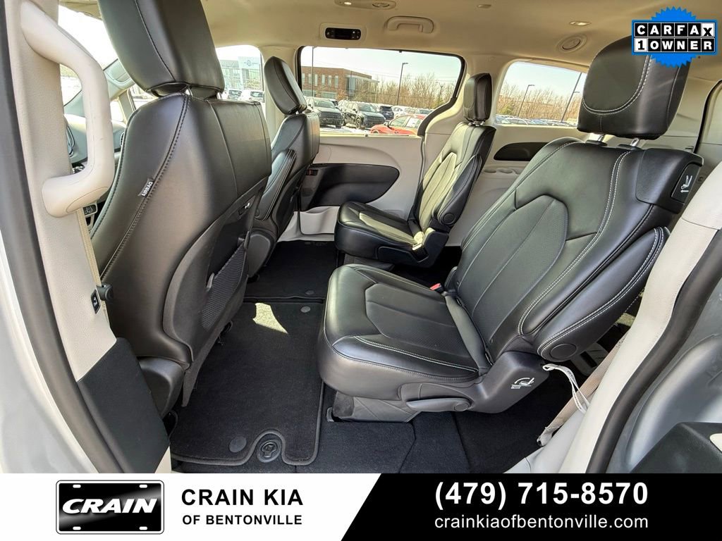 Used 2024 Chrysler Pacifica Touring-L image 26
