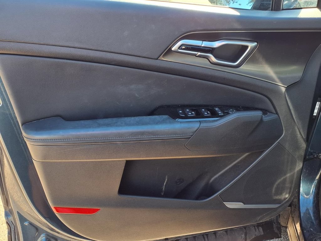 Used 2025 Kia Sportage EX AWD/4WD image 13
