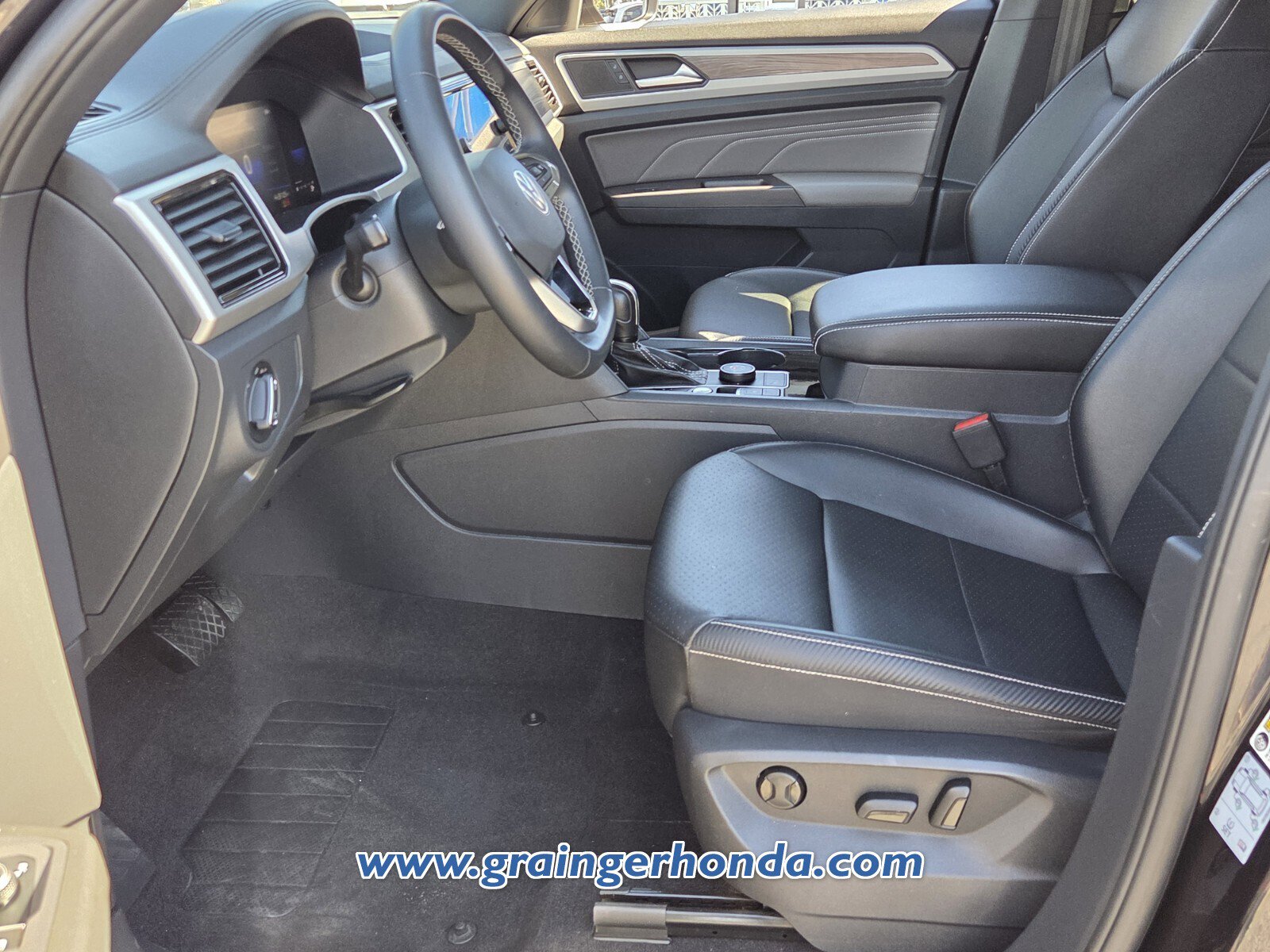 Used 2022 Volkswagen Atlas Cross Sport SE image 9