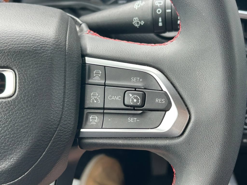 Used 2025 Jeep Compass Trailhawk AWD/4WD image 40