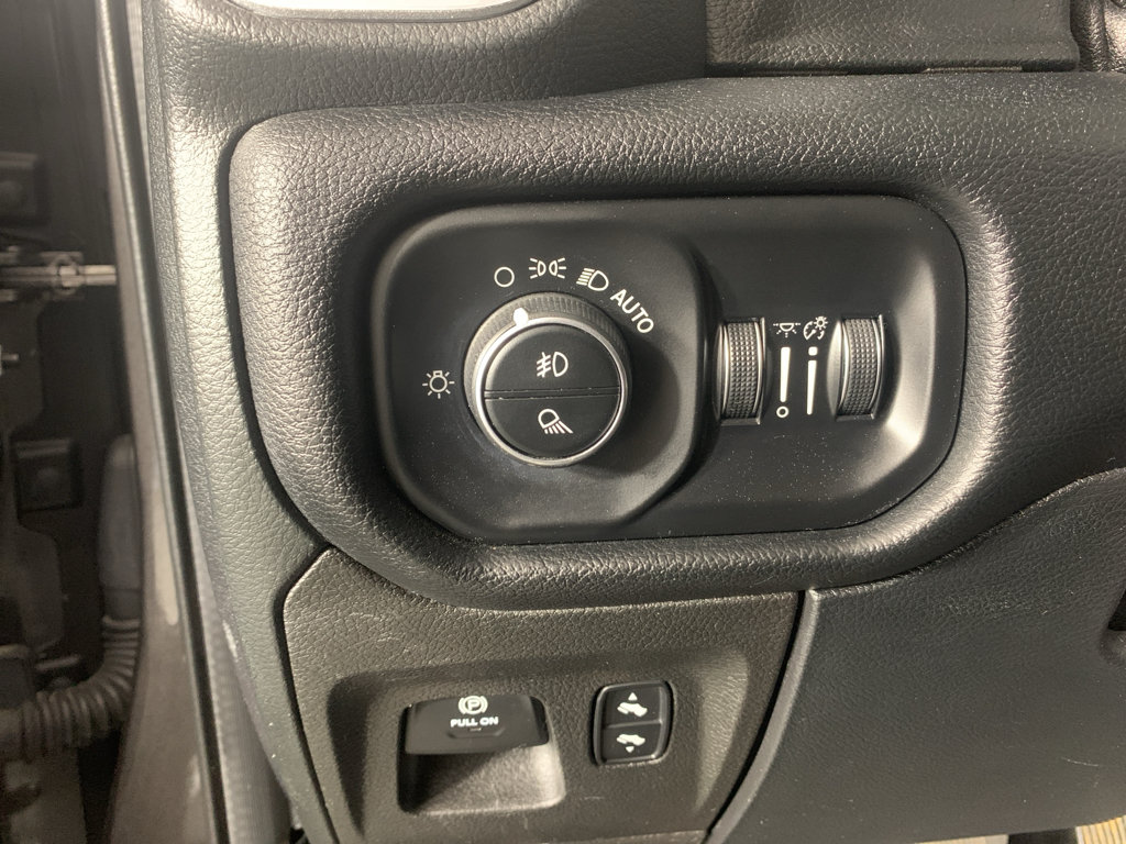 Used 2020 RAM 1500 Laramie RWD image 15