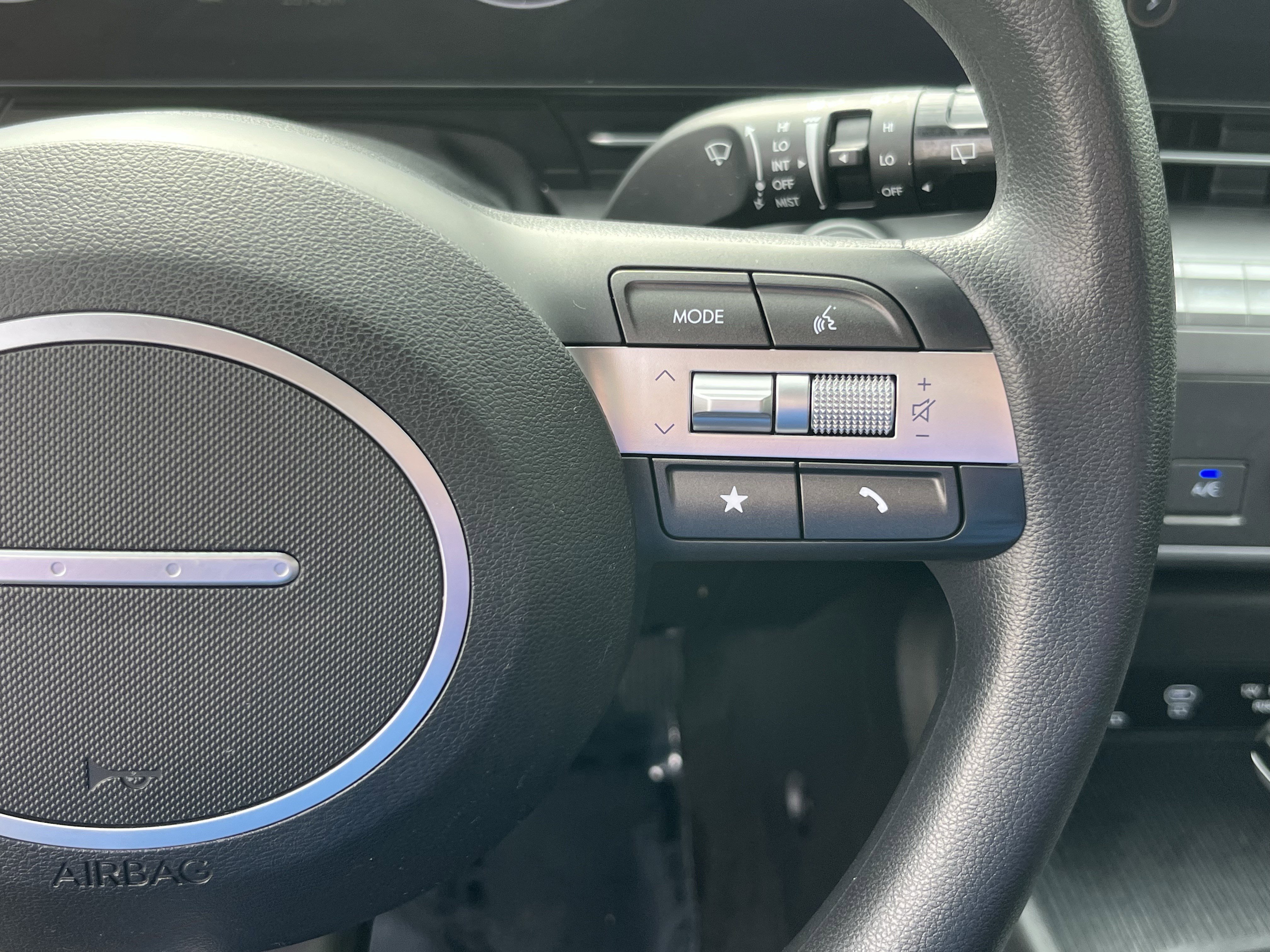 Used 2024 Hyundai Kona SE image 18