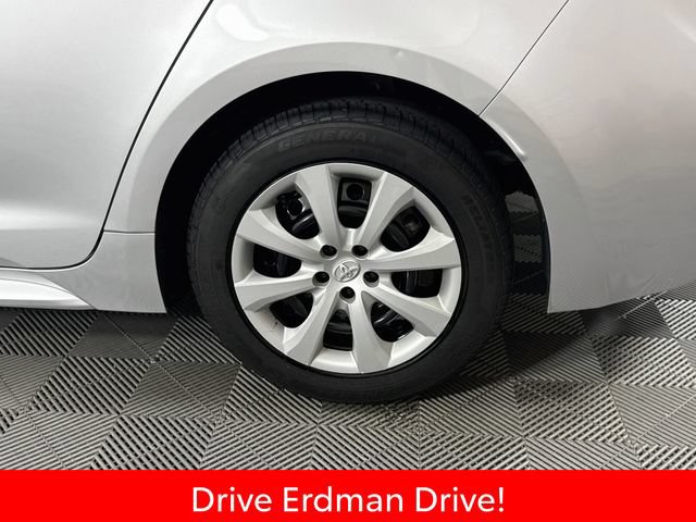 Certified 2022 Toyota Corolla LE FWD image 4