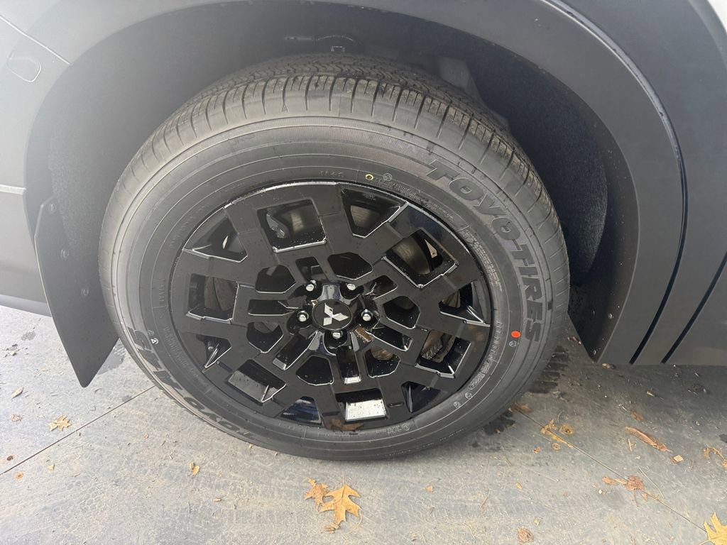 New 2026 Mitsubishi Outlander AWD image 36