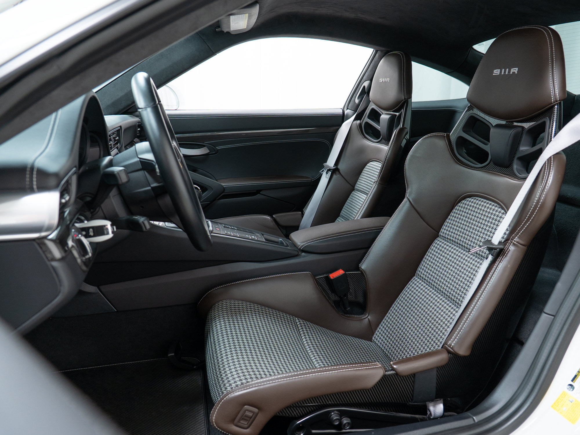 Certified 2016 Porsche 911 R RWD image 5