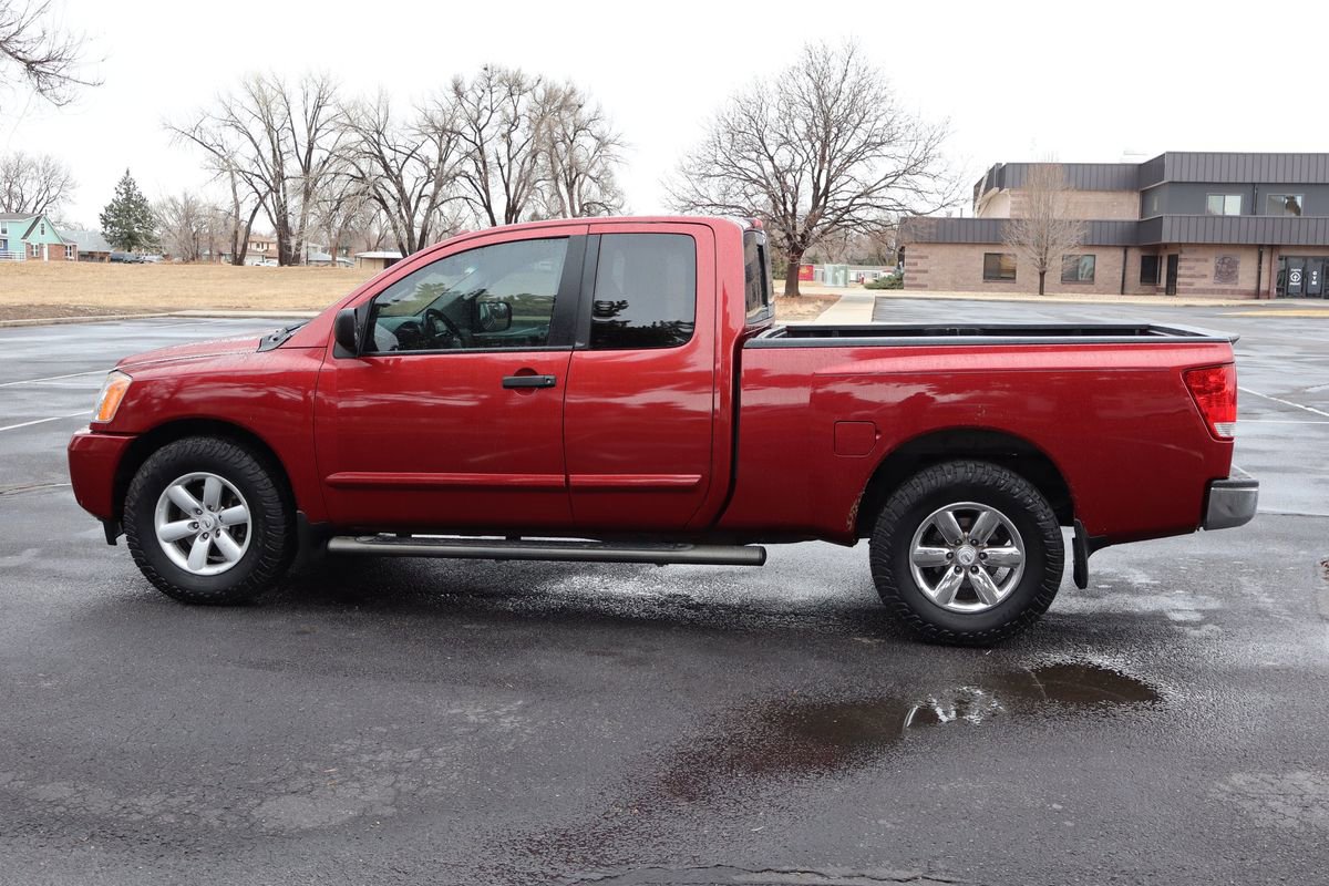 Used 2013 Nissan Titan SV w/ SV Value Truck Pkg image 9