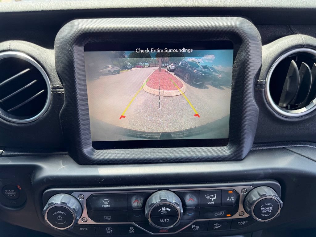 Used 2020 Jeep Wrangler Unlimited Sahara AWD/4WD image 30