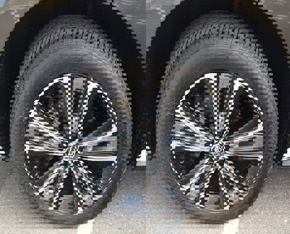 Used 2024 Toyota bZ4X Limited image 28