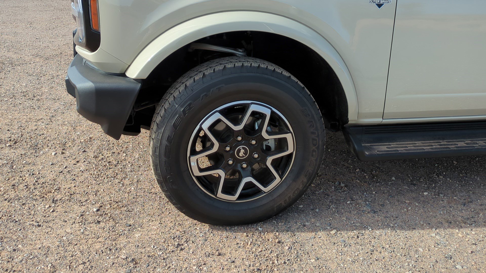 Used 2025 Ford Bronco Outer Banks image 11