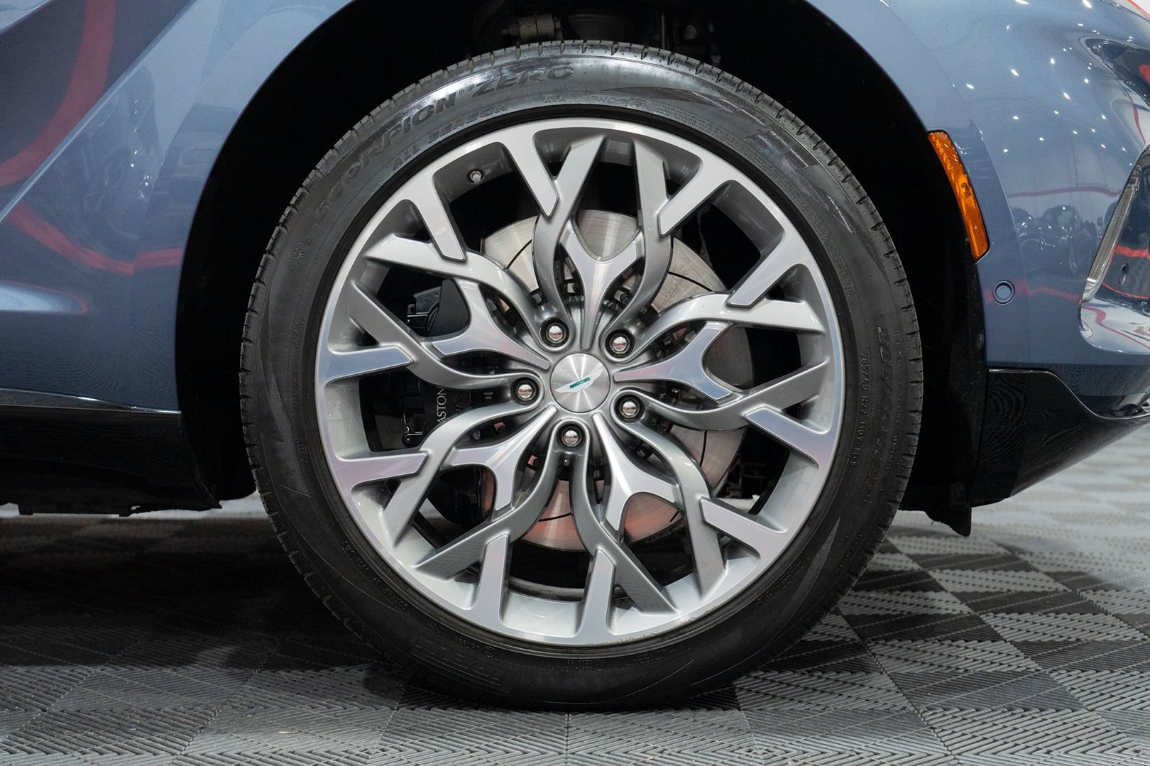 Used 2021 Aston Martin DBX AWD/4WD image 14