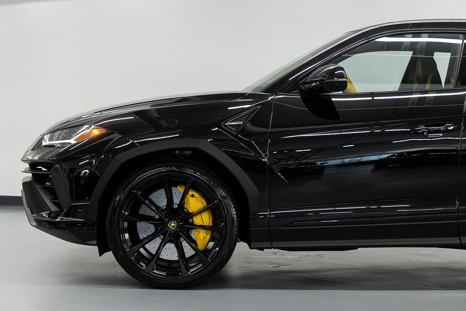Used 2024 Lamborghini Urus S AWD/4WD image 11