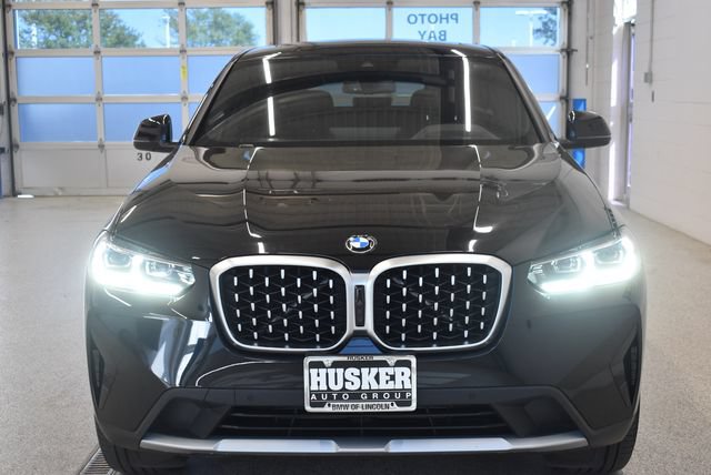 Used 2025 BMW X4 xDrive30i w/ Premium Package AWD/4WD image 3