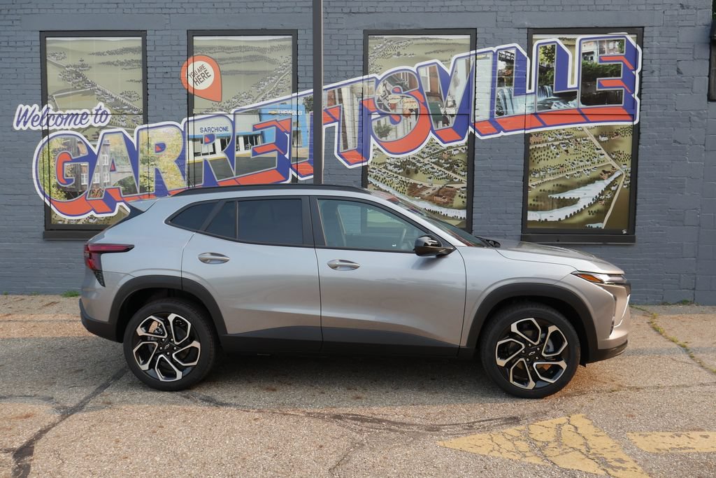 New 2026 Chevrolet Trax RS w/ Sunroof Package FWD image 32