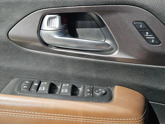 Used 2017 Chrysler Pacifica Limited w/ Tire & Wheel Group image 6